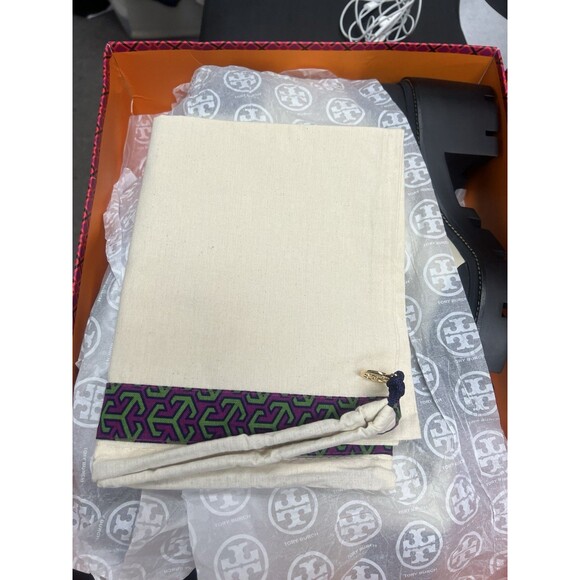 NEW Tory Burch Lug Sole Hiker Ankle Boot in New Ivory/ Perfect Black Size 10 - Picture 10 of 11